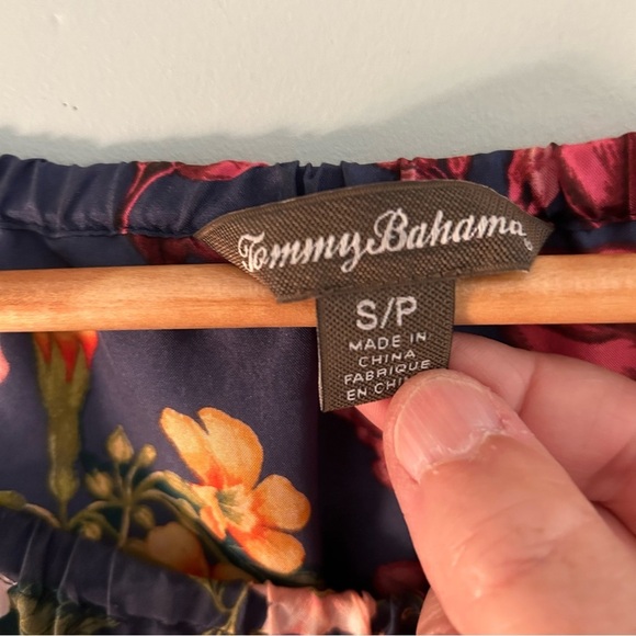 Tommy Bahama Floral Silk Blouse. Size Small. - Picture 2 of 9